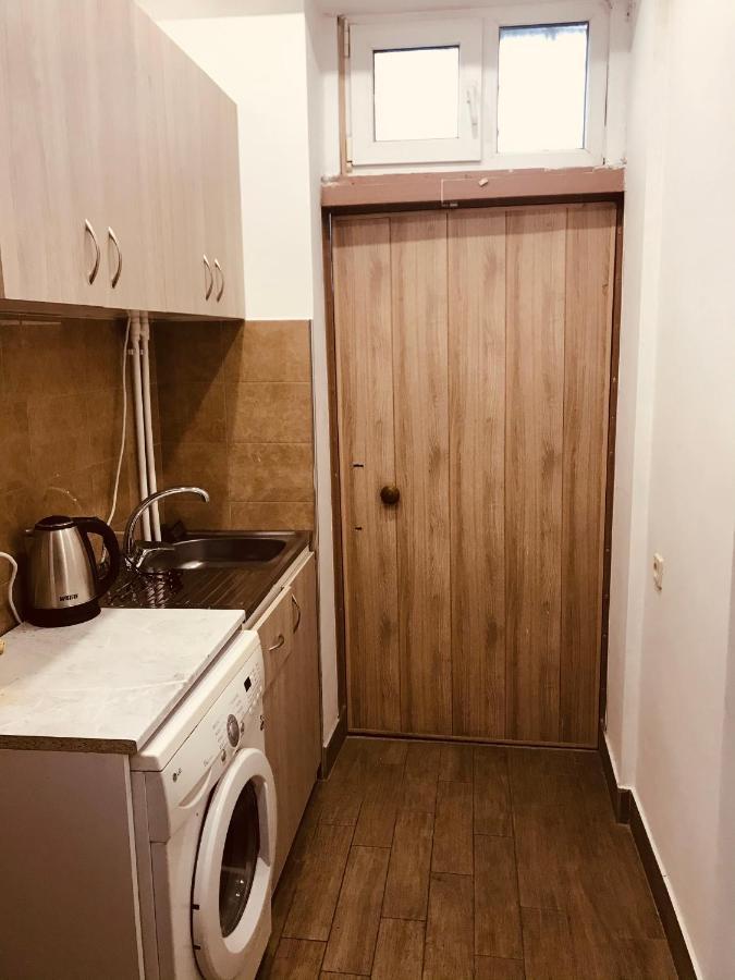 Studio Apartment Near Republic Square Yerevan Bagian luar foto