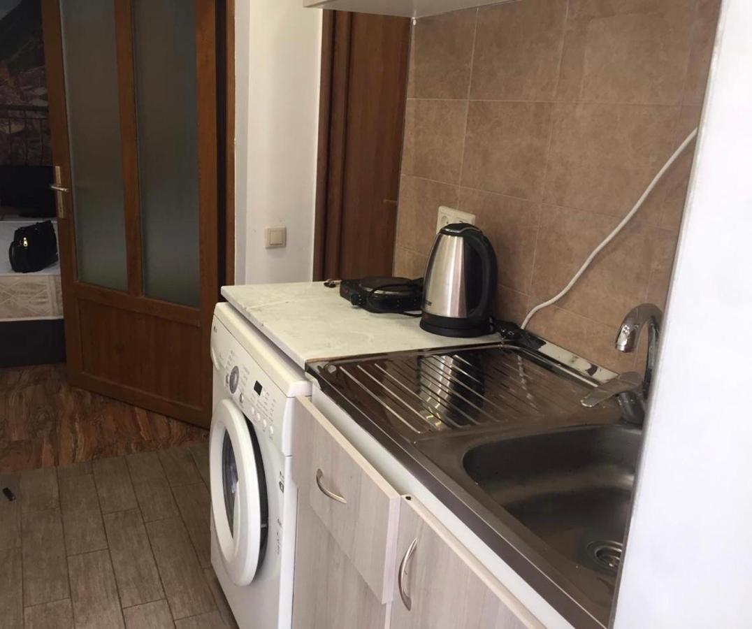 Studio Apartment Near Republic Square Yerevan Bagian luar foto