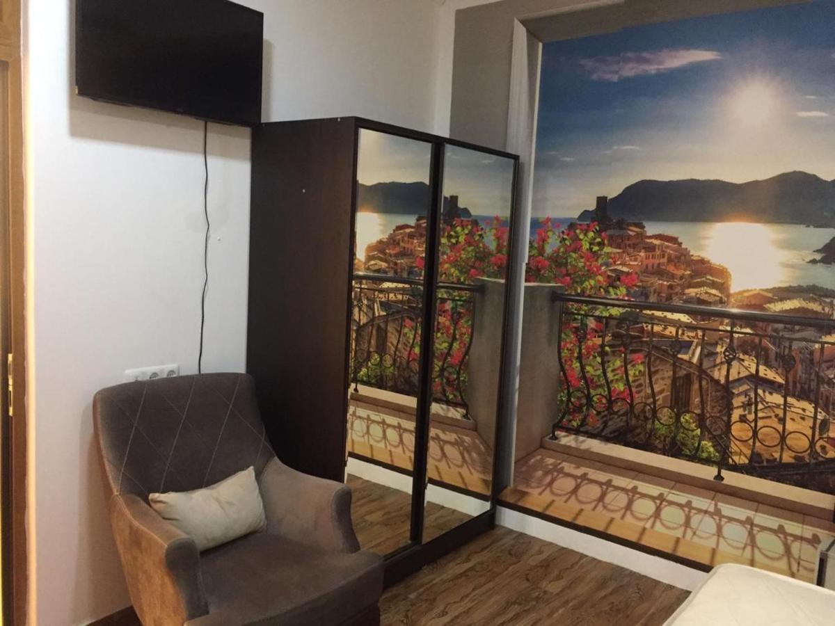 Studio Apartment Near Republic Square Yerevan Bagian luar foto
