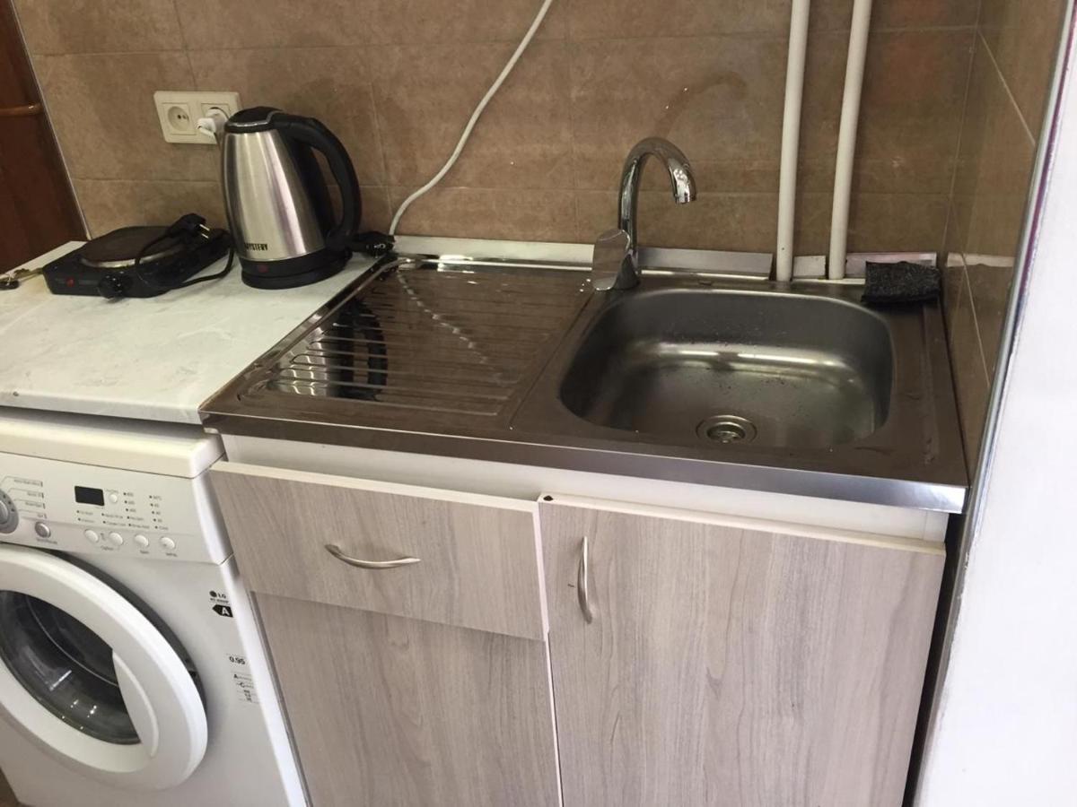 Studio Apartment Near Republic Square Yerevan Bagian luar foto