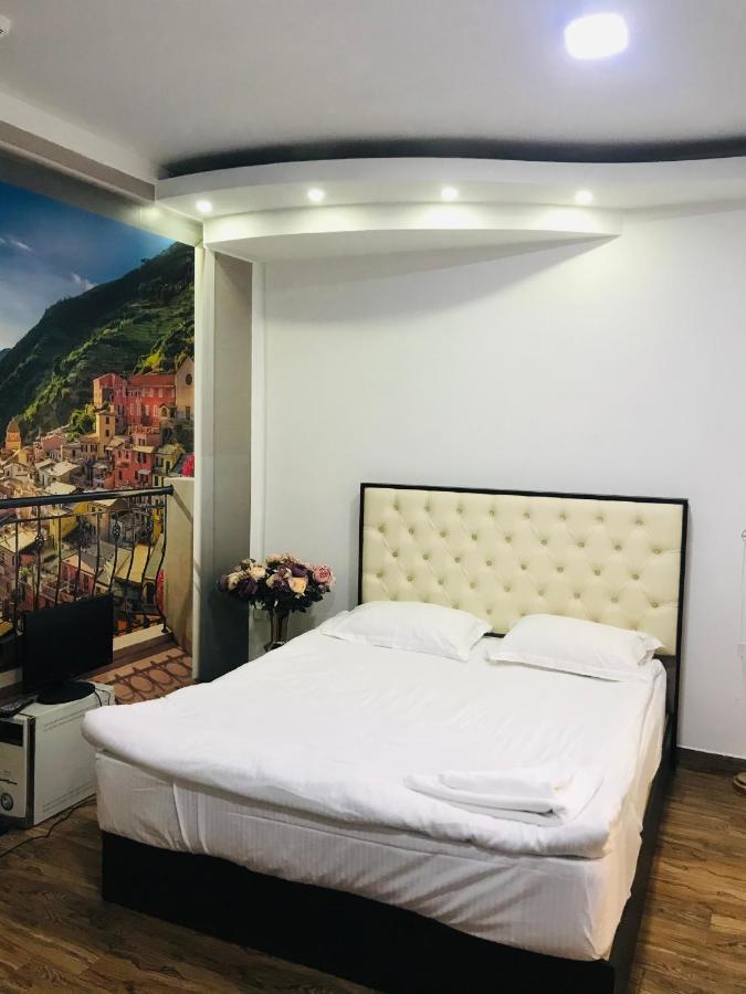 Studio Apartment Near Republic Square Yerevan Bagian luar foto